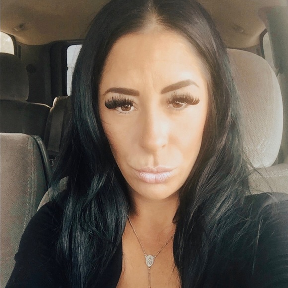 Meet your Posher, Liz - Picture 1 of 1